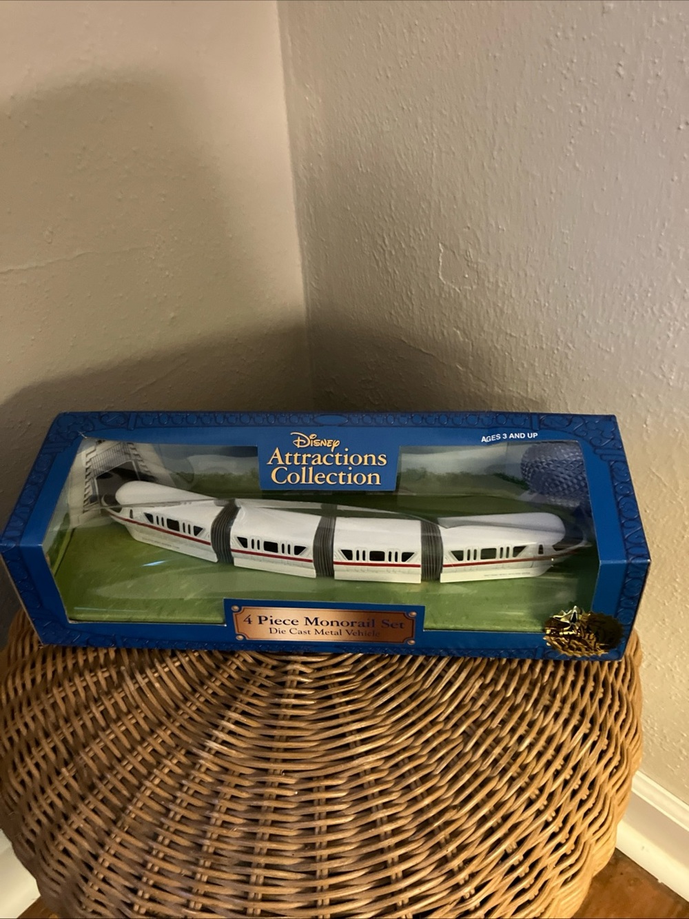 Disney Attractions Collection Monorail Die Cast Metal Theme Park Exclusive - New